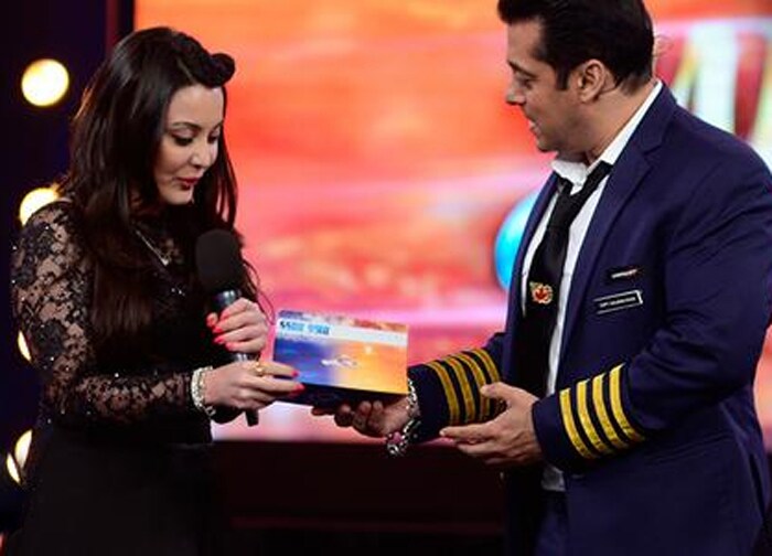 Flight No Bigg Boss 8 Takes Off With Salman Khan