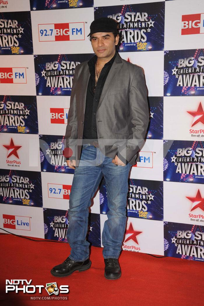 Singer Mohit Chauhan looks cool.