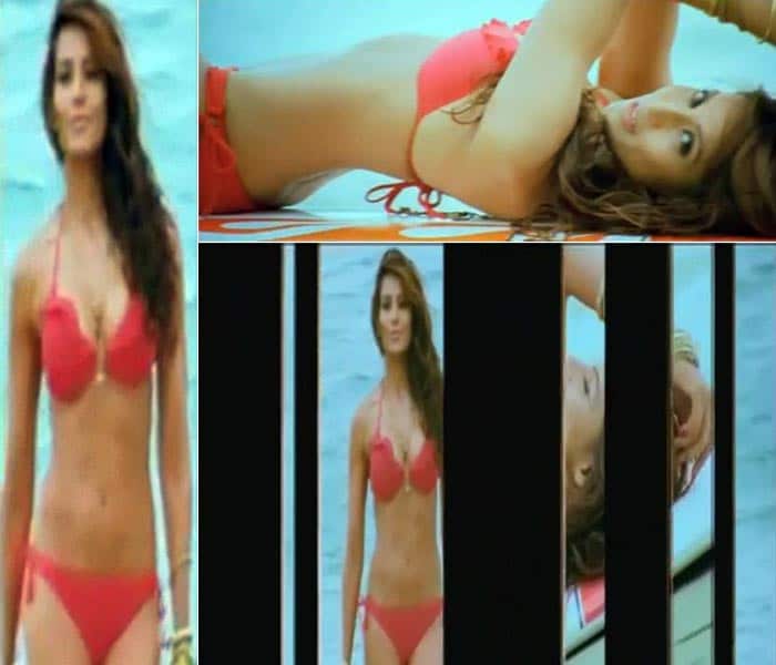 Red hot Bipasha sizzles in Players