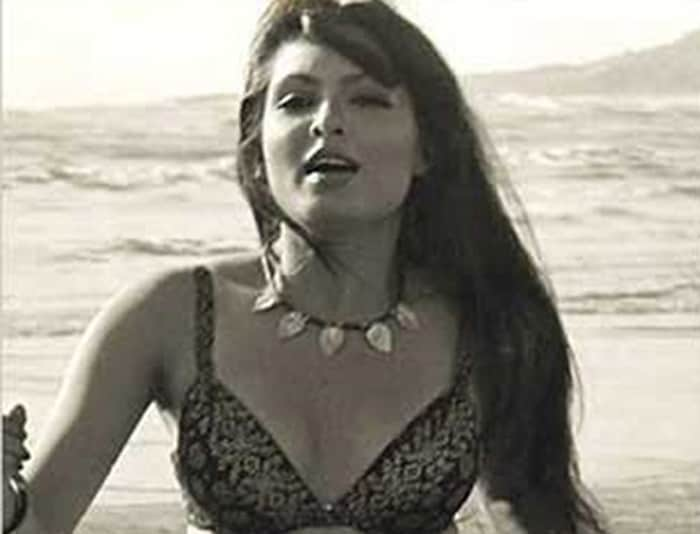 <b>Bikini Babi</b>: Bathing beauty Parveen made it famous in <i>Yeh Nazdeekiyan</i>.