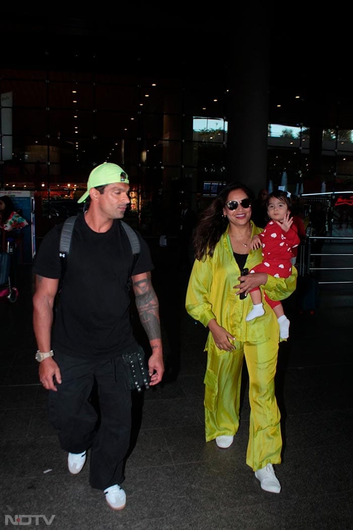 Bipasha Basu\'s Fam Jam With Husband Karan And Daughter Devi At Airport