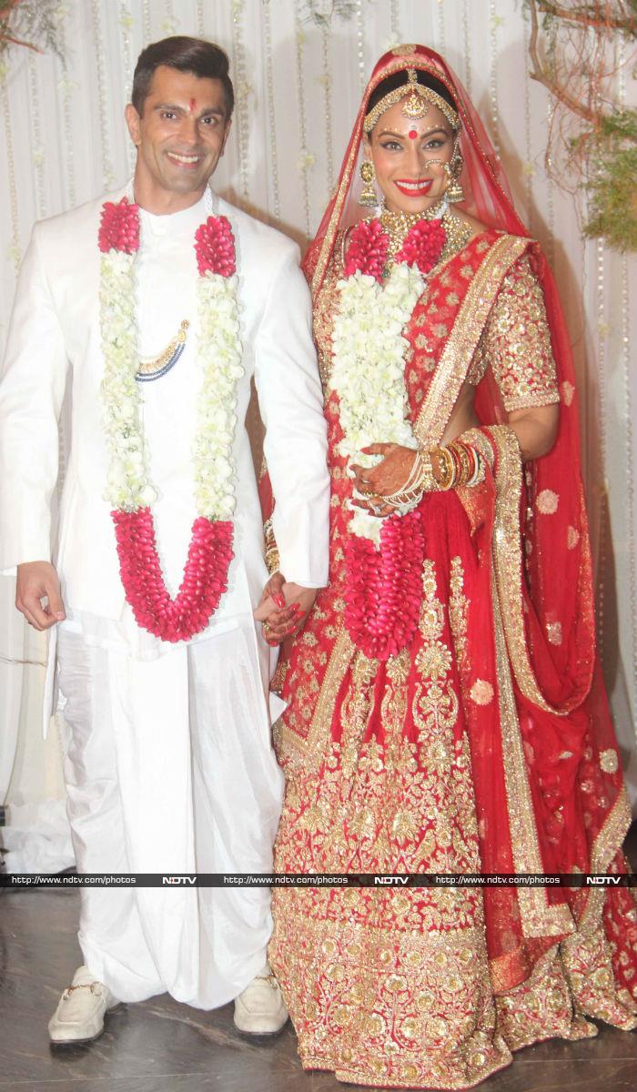 जस्ट मैरेड कपल: ये रहीं बिपाशा और करण की शादी की खास तस्वीरें...
