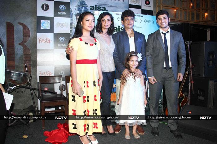 Bipasha & Family, Sonam\'s Fashion-Naama, Sunny\'s Game of Hearts