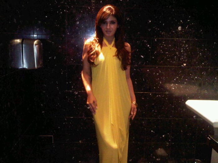 Raveena Tandon painted the town yellow in a gown designed by Ramona Narang.<br><br> This picture was tweeted by Raveena.