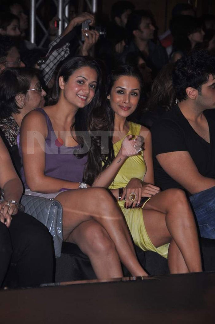 Amrita Arora and Malaika Arora have a little sisterly bonding, while they wait for the show to begin.