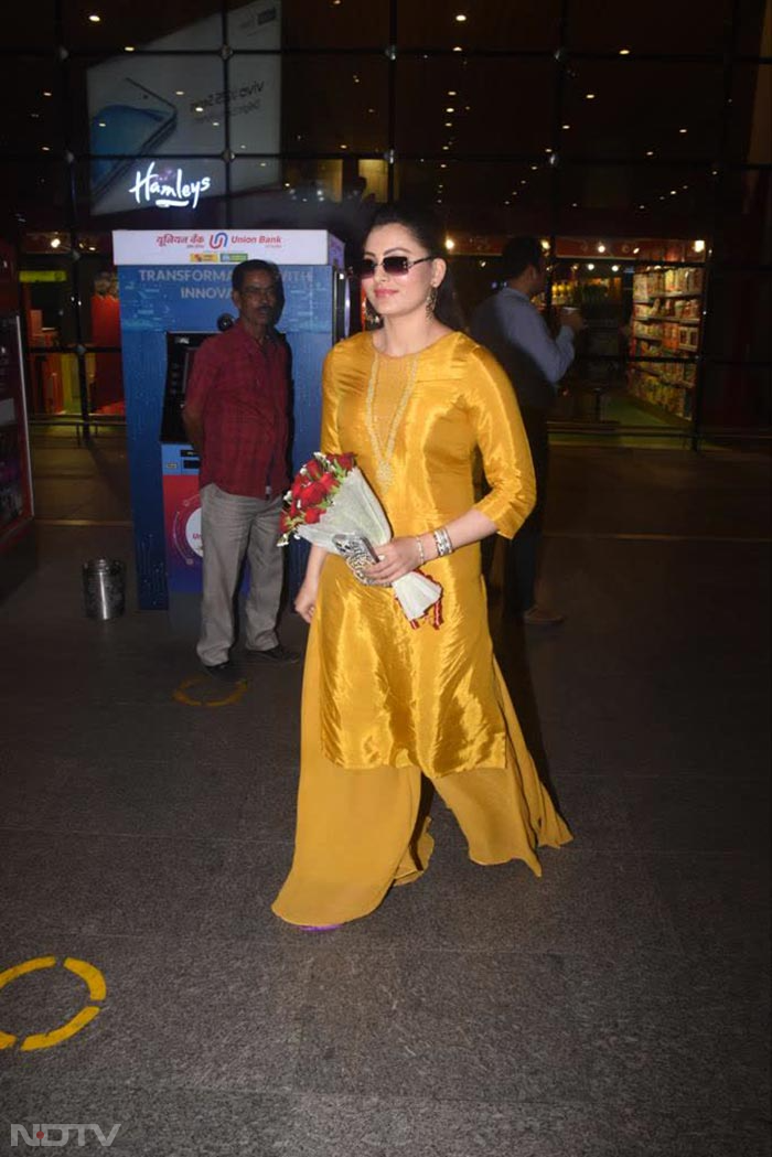 Blockbuster Airport Spotting: Shah Rukh Khan, Virat Kohli, Tamannaah And Others