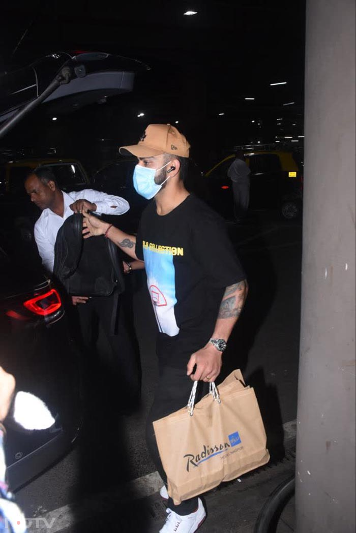 We also spotted Virat Kohli at the airport. (Image Courtesy: Varinder Chawla)
