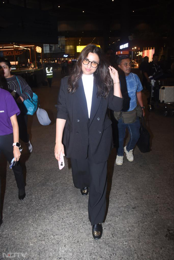 Parineeti Chopra was spotted in a all-black outfit . (Image Courtesy: Varinder Chawla)