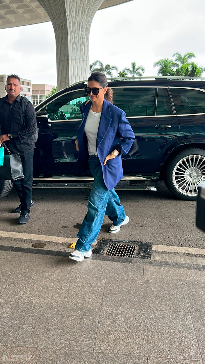 Deepika Padukone looked chic in a blue blazer. (Image Courtesy: Varinder Chawla)