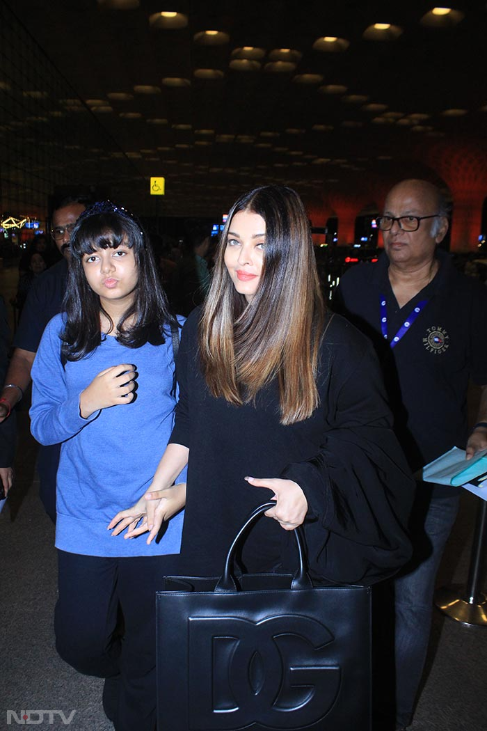 Make way for Aishwarya Rai Bachchan and her daughter Aaradhya. (Image Courtesy: Varinder Chawla)