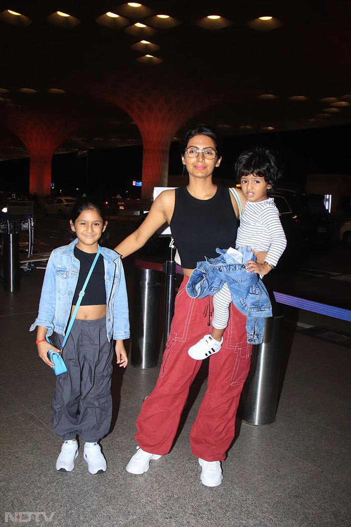 Blockbuster Airport Spotting: Aishwarya Rai Bachchan, Sonam Kapoor And Others
