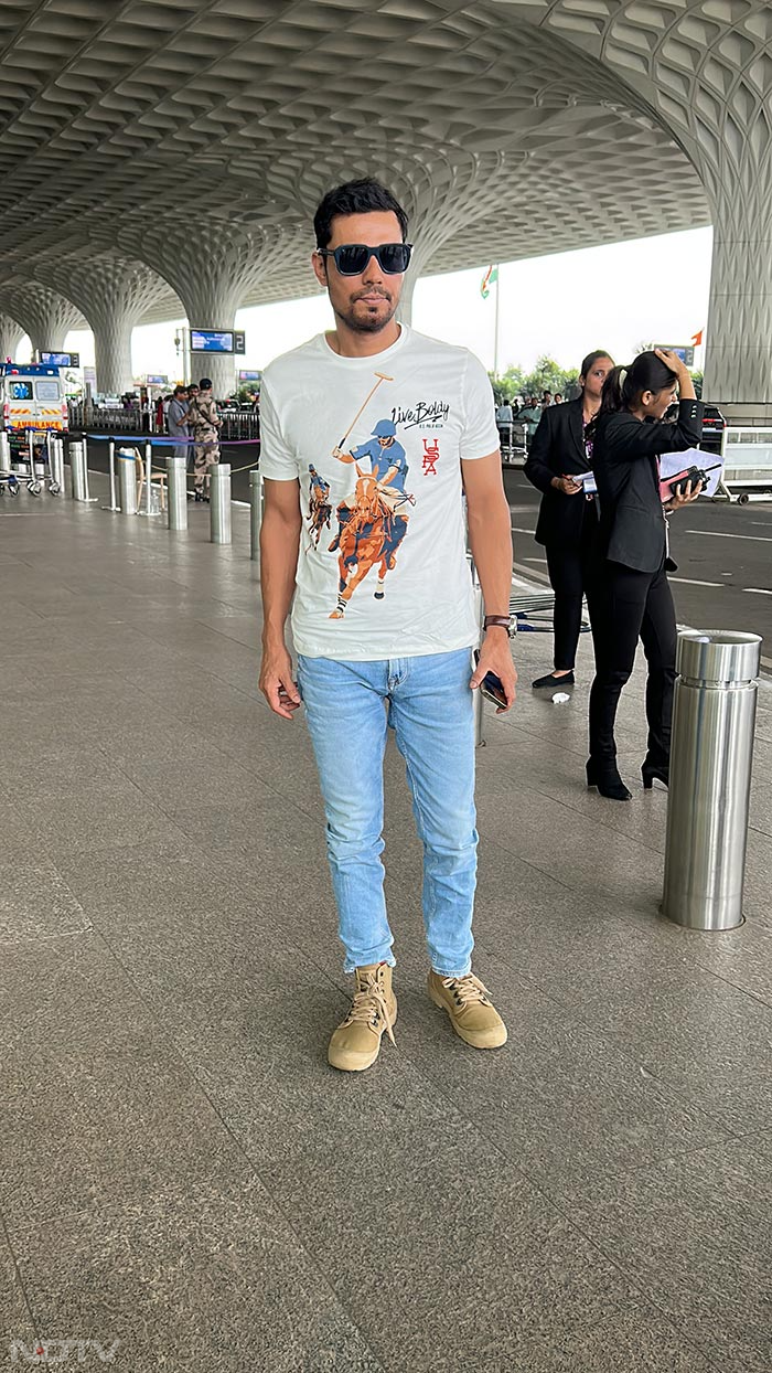 Randeep Hooda was seen in his casual best. (Image Courtesy: Varinder Chawla)