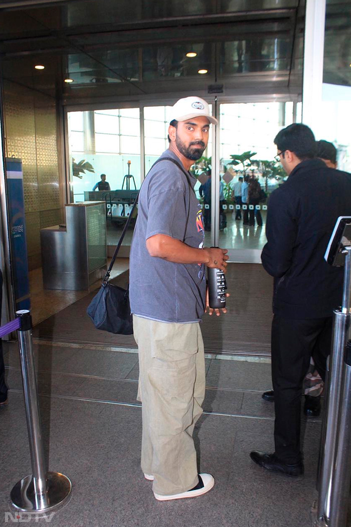Blockbuster Airport Spotting: Shankar Mahadevan, Preity Zinta And Others