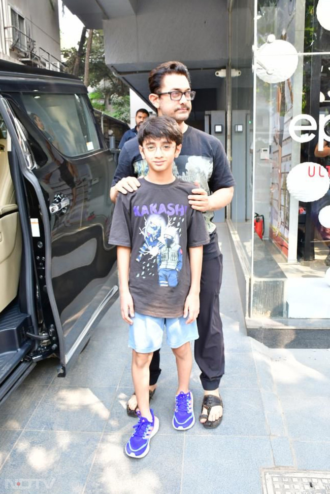 Aamir Khan was spotted with his son Azad Rao Khan in Bandra. (Image Courtesy: Varinder Chawla)