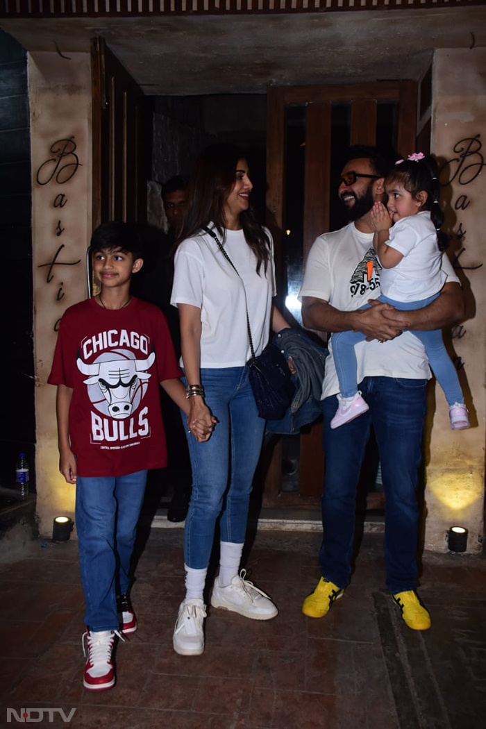 Shilpa Shetty was pictured with her kids and husband Raj Kundra. (Image Courtesy: Varinder Chawla)