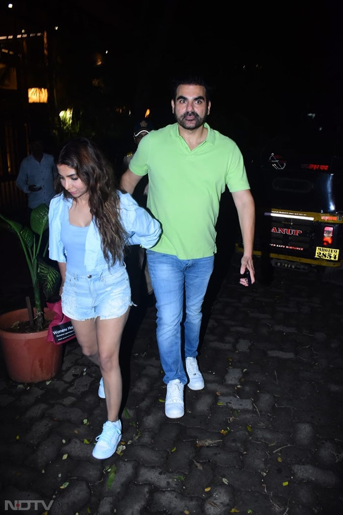 Blockbuster Couple Spotting : Arbaaz Khan With His Wife Shura