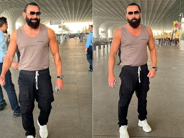 Photo : Bobby Deol's Airport Style Swag