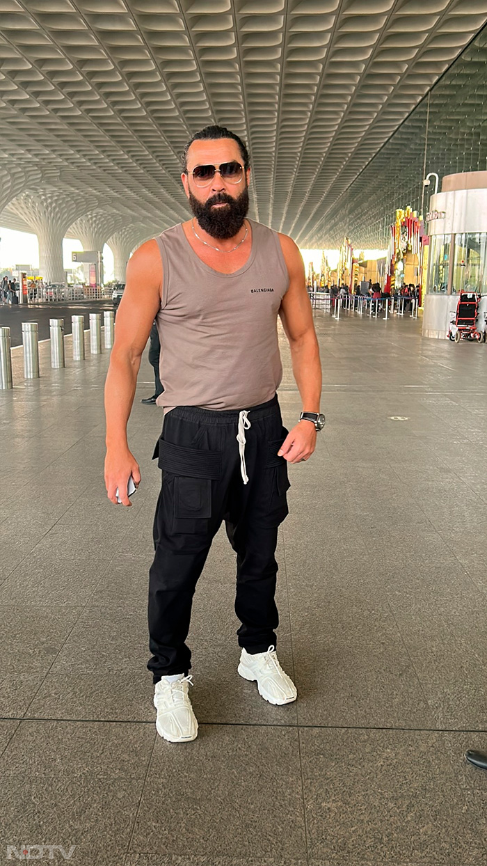 Bobby Deol\'s Airport Style Swag