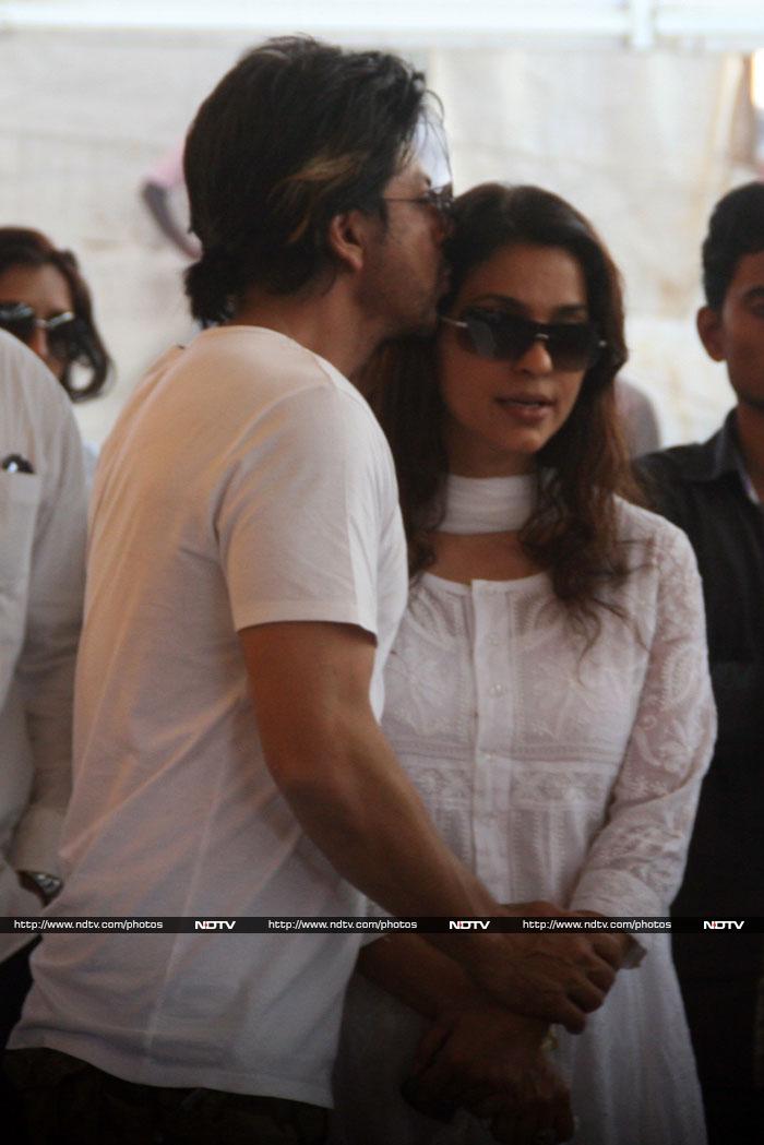 SRK, Deepika say farewell to Juhi's brother Bobby