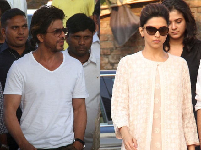Photo : SRK, Deepika say farewell to Juhi's brother Bobby
