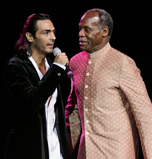 Arjun Rampal, left, introduces American actor Danny Glover at the 9th annual Bollywood Movie Awards in Uniondale, NY.