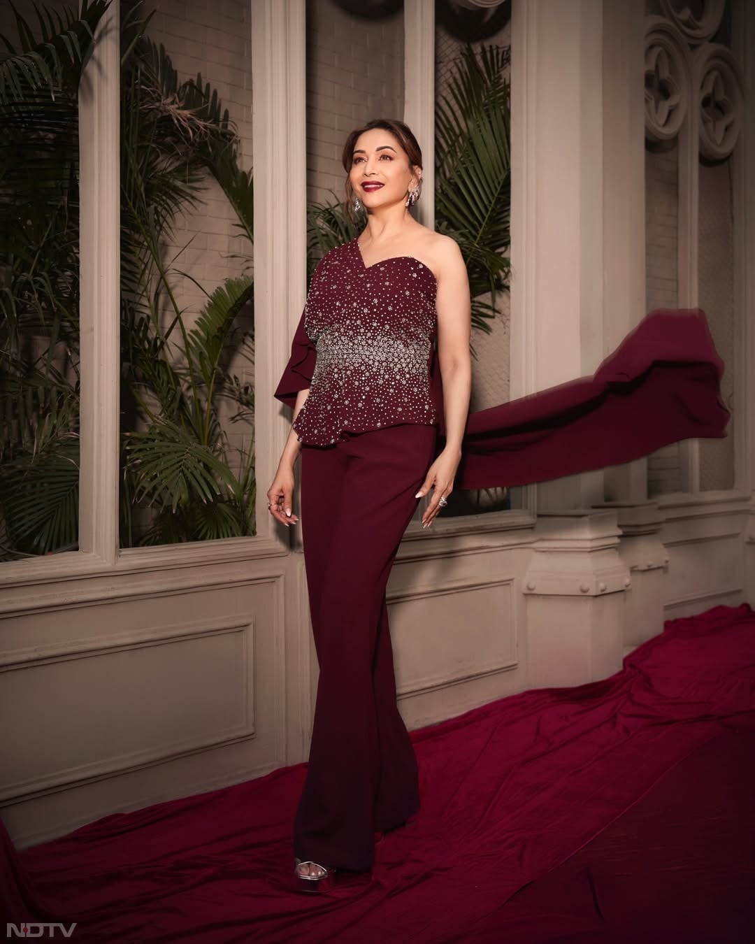 माधुरी दीक्षित चार दशकों से भी ज्यादा समय से फिल्म इंडस्ट्री में सक्रिय हैं. madhuridixitnene/Instagram