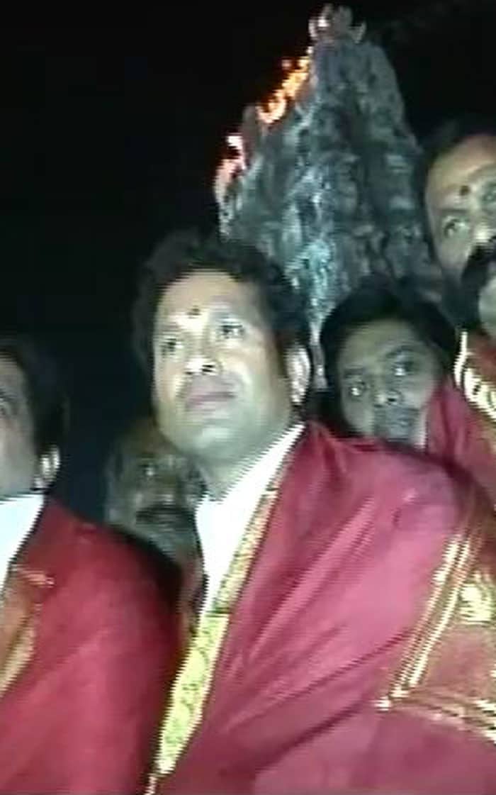 Sachin prays at Tirumala temple