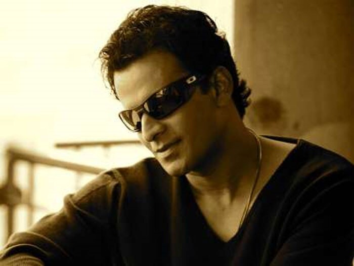 <b>Manoj Bajpayee:</b> I will be in Delhi with my family. I will welcome 2010 with them at home. I will chat, dance, play music and eat...I'll do everything that makes one happy. (Text: IANS)