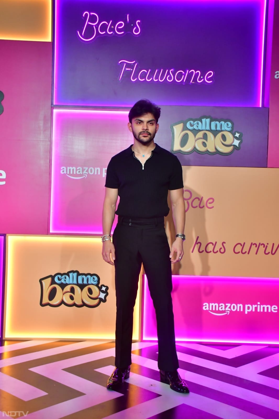 Veer Pahariya chose an all-black outfit for the night (Image Courtesy: Varinder Chawla)