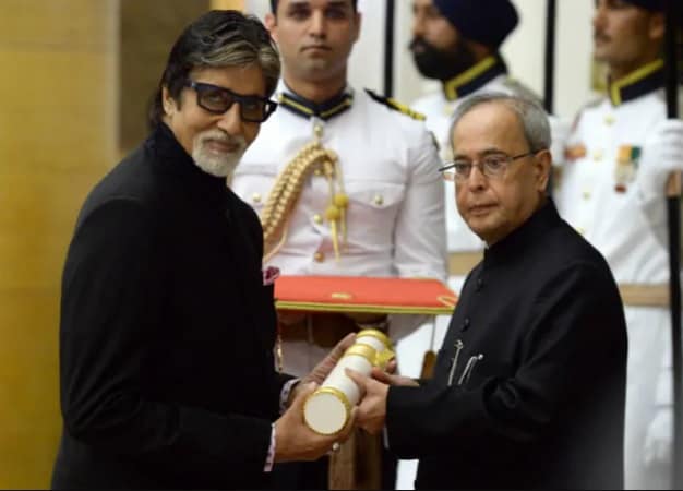 79 साल के हुए बॉलीवुड के 'शहंशाह' अमिताभ बच्‍चन