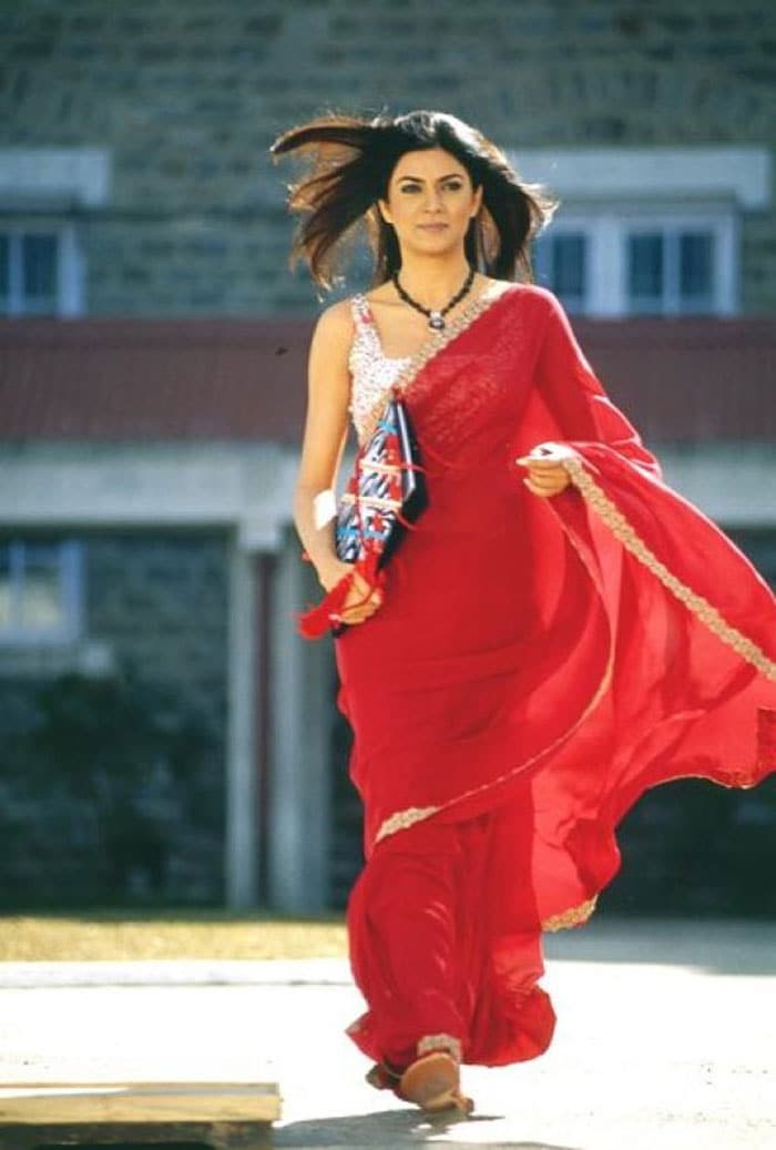 Class Act: Sexy schoolteacher Sushmita Sen could definitely give us a lesson in style in her sarees and matching folders in <i>Main Hoo Na</i>.