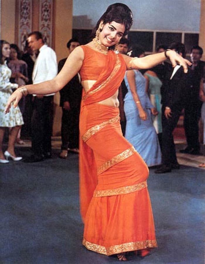 Fashion Forward: Mumtaz was a true blue trendsetter with her tightly draped sari in <i>Brahmachari</i>'s <i>Aaj Kal Tere Mere Pyar Ke Charche</i> number.