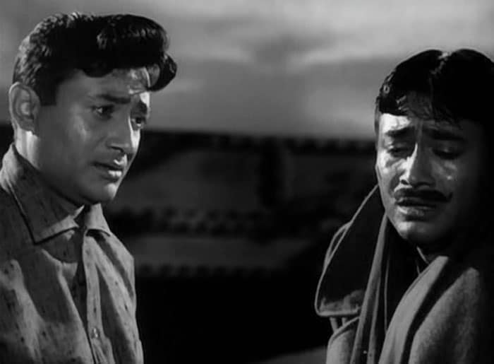 Two army-men have more in common than they think - they look  exactly alike. Dev Anand plays the roles of Mahesh Anand and Major Verma in the 1961 film <i>Hum Dono</i>. Mistaken identities lead to romantic complications and Mahesh is painted into a corner he cant get out of without the help of his lookalike.