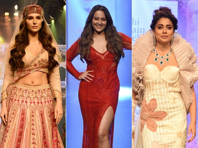 Photo : Bombay Times Fashion Week 2022: सोनाक्षी सिन्हा समेत कई सितारों ने किया रैंप वॉक