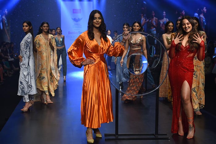 Bombay Times Fashion Week 2022: सोनाक्षी सिन्हा समेत कई सितारों ने किया रैंप वॉक