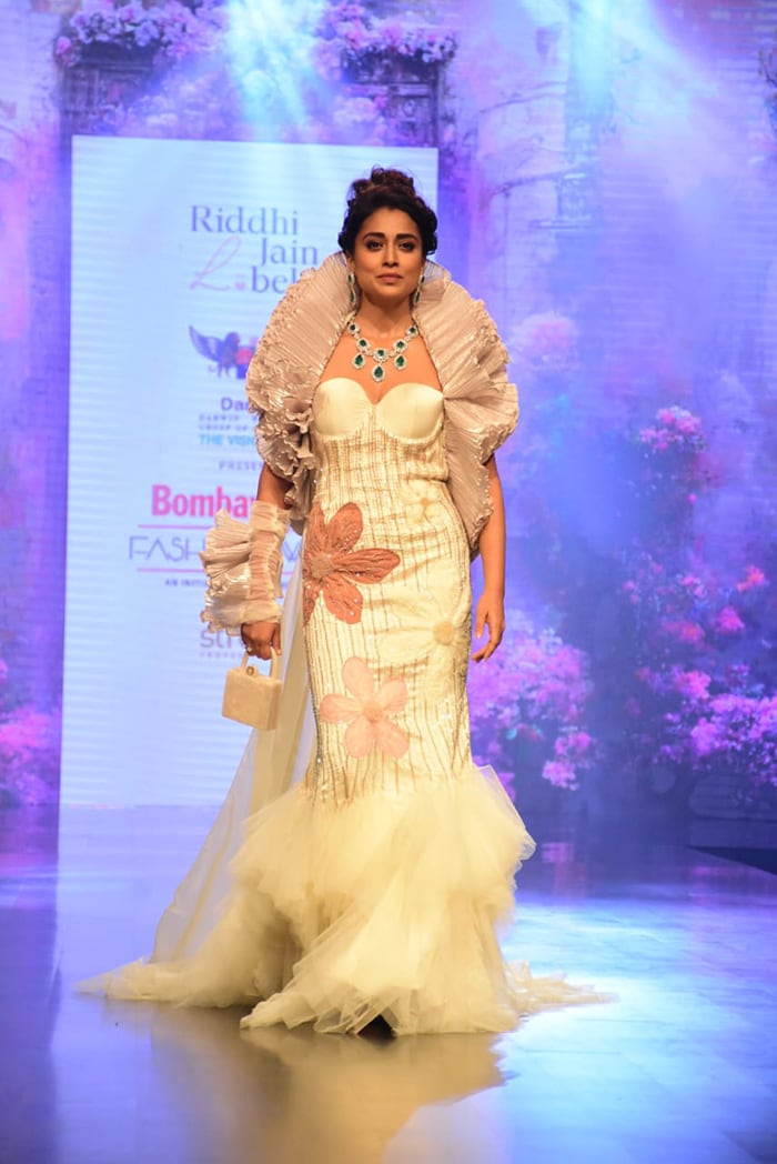 Bombay Times Fashion Week 2022: सोनाक्षी सिन्हा समेत कई सितारों ने किया रैंप वॉक