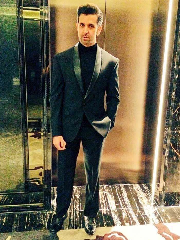 Hrithik Roshan looks absolutely dapper in this gorgeous and well-cut suit.  | Hrithik roshan, Male fitness models, Casual chick