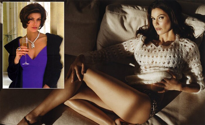 Paris Carver - <b>Teri Hatcher</b> (<i>Tomorrow Never Dies</i>, 1997)