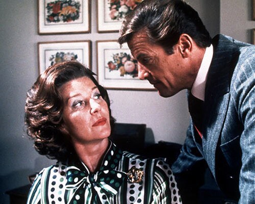<B>Producer par excellence</b>: While shooting in Egypt, the crew was subject to some really bad food, so Albert Broccoli drove off to buy ingredients to make pasta for everyone. He cooked the pasta himself and along with the current Bond, Roger Moore, served everyone.