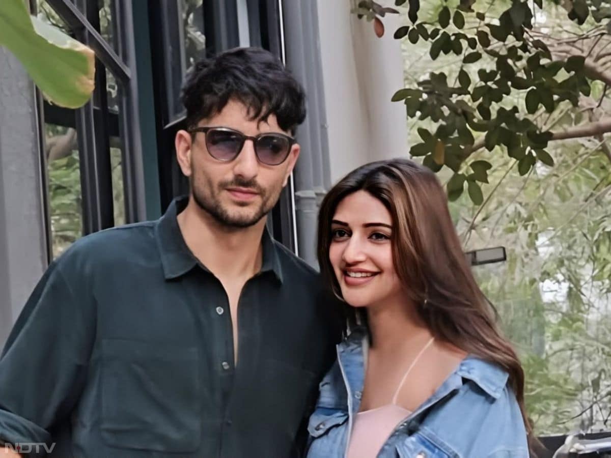 सैफ अली खान के बेटे इब्राहिम अली खान सरजमीन के बाद फिल्म दिलेर में नजर आएंगे. जहां वह बड़े पर्दे पर साउथ की क्यूट एक्ट्रेस श्रीलीला के साथ रोमांस करते हुए नजर आएंगे. इंडस्ट्री के इस नए यंग कपल्स की बॉक्स ऑफिस पर कैमिस्ट्री देखने के लिए फैंस बेहद इंतजार कर रहे है.