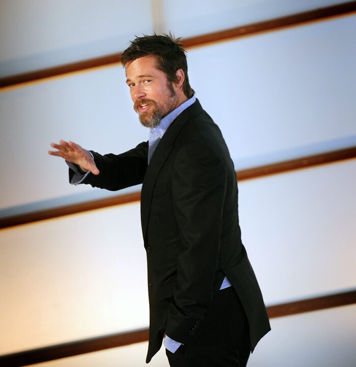 Actor Brad Pitt poses during a photocall for the presentation of Quentin Tarantino's film <I>Inglourious Basterds</i> during the 57th San Sebastian International Film Festival, on September 18, 2009 in San Sebastian. AFP PHOTO/Rafa Rivas