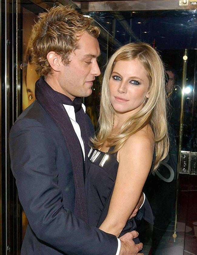 Britain's one time ?It' Couple- Jude Law and Sienna Miller broke up the first time round when Jude admitted to an affair with his children's nanny. The two rekindled their lost romance in 2009.<br>After a whole summer of playing Happy Families, which spilled over into the Christmas holidays, Jude and Sienna have now decided to part ways once more.