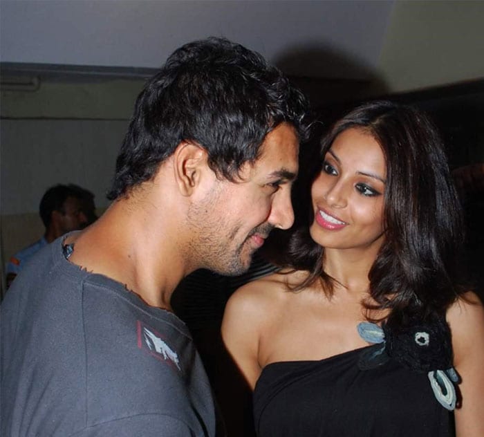 <b>Bipasha Basu and John Abraham</B>: In a decade-old relationship, breakup rumours can crop up every now and then, just as they did with this good-looking couple. But this time it was more than just the occasional hiccup and despite continuing joint endorsements, Bipasha and John finally called it quits, individually acknowledging the end of their relationship. Not quite expected from one of the steadiest couples around.