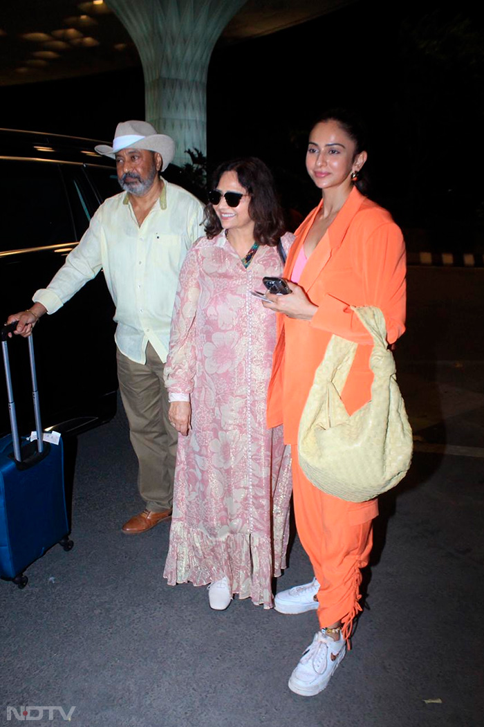 Bride-To-Be Rakul Preet Singh With Her Fam And Jackky Bhagnani Fly Out To Goa Ahead Of Their Wedding