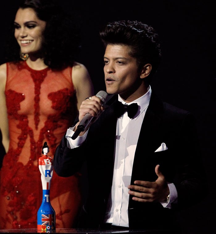 All the drama from the Brit Music Awards 2012