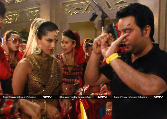 Meanwhile, actress Sunny Leone was spotted on the sets of her film <i>Ek Paheli Leela</i>, learning some dance moves from choreographer Ahmed Khan.