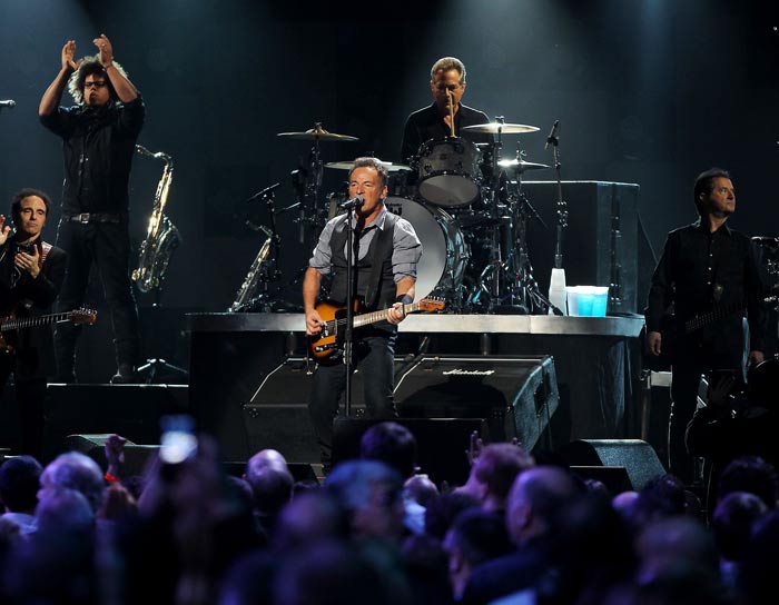 Bruce Springsteen, Jon Bon Jovi rock Sandy concert