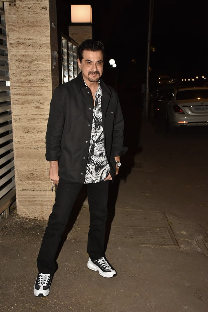 Maheep\'s husband and actor Sanjay Kapoor was also pictured at the party.
