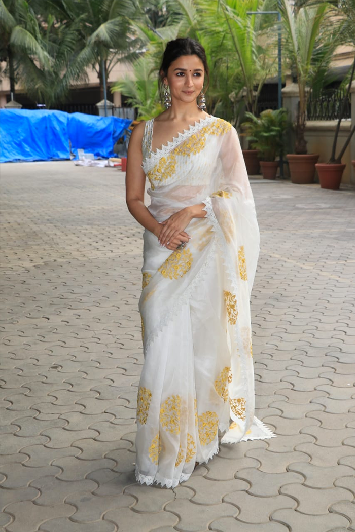 For the trailer launch of Gangubai Kathiawadi, Alia Bhatt looked lovely in a saree