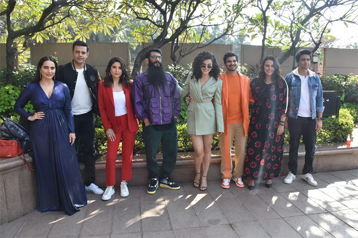 The team of Looop Lapeta was photographed together while promoting the film